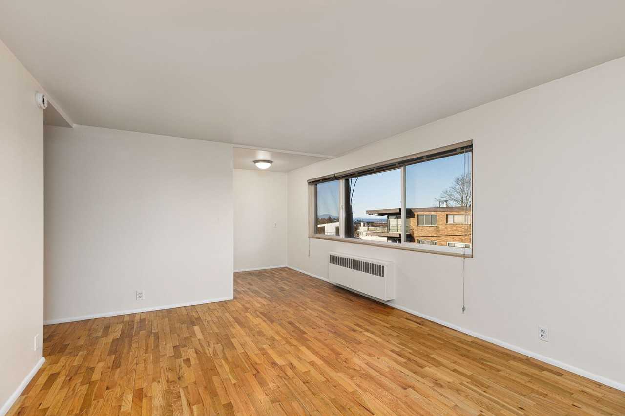 Park Manor - Photo 3 of 24