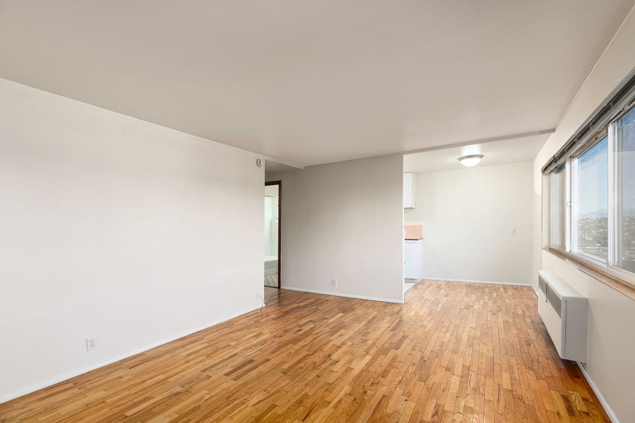 Park Manor - Photo 4 of 24