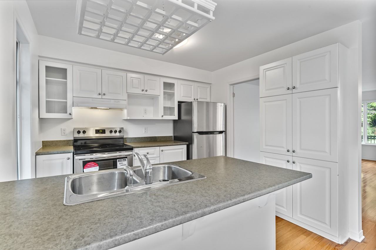 209 Hopewell Avenue - Photo 3 of 26