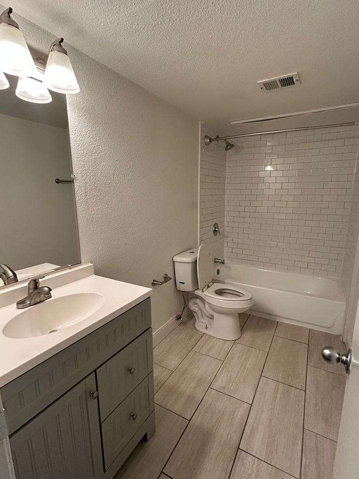 Olive at Vernon - Photo 5 of 31