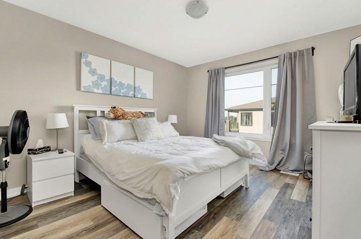 236 Livery - Photo 5 of 24