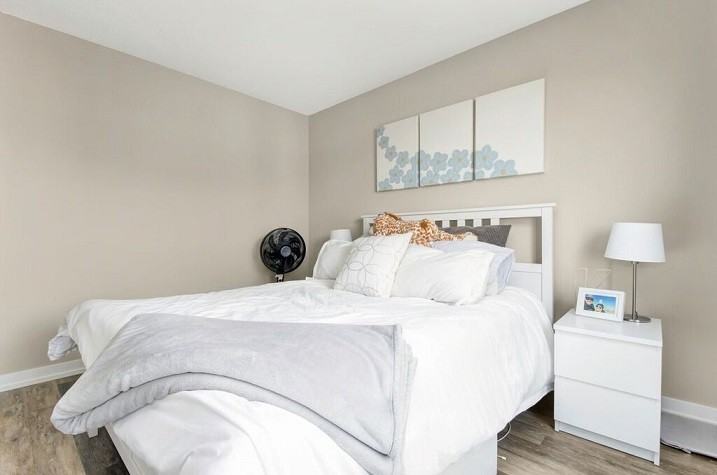 236 Livery - Photo 7 of 24