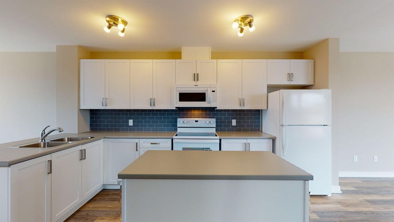 226 Livery - Photo 7 of 24