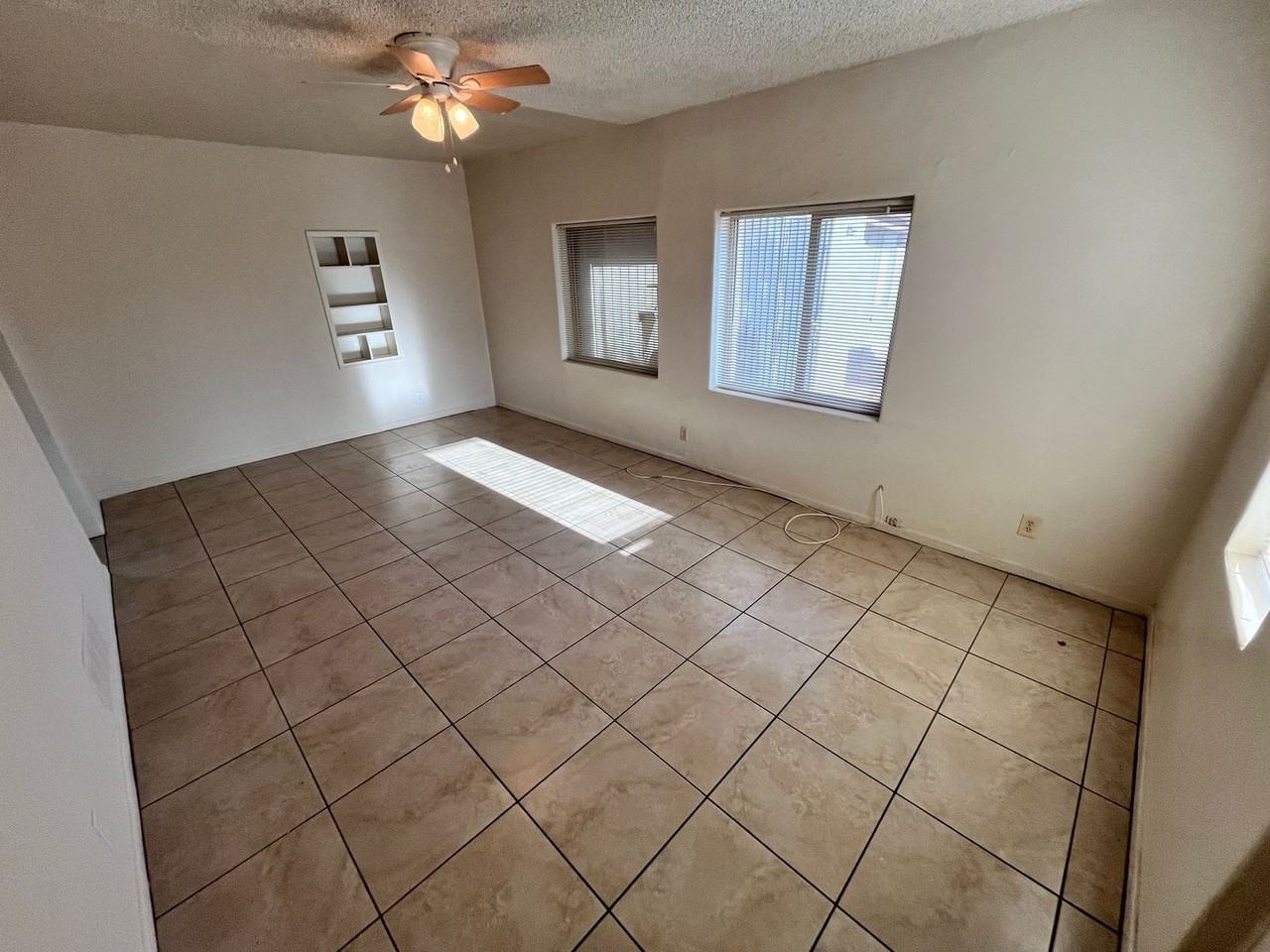 3706 E Fairmount Street - Photo 4 of 27