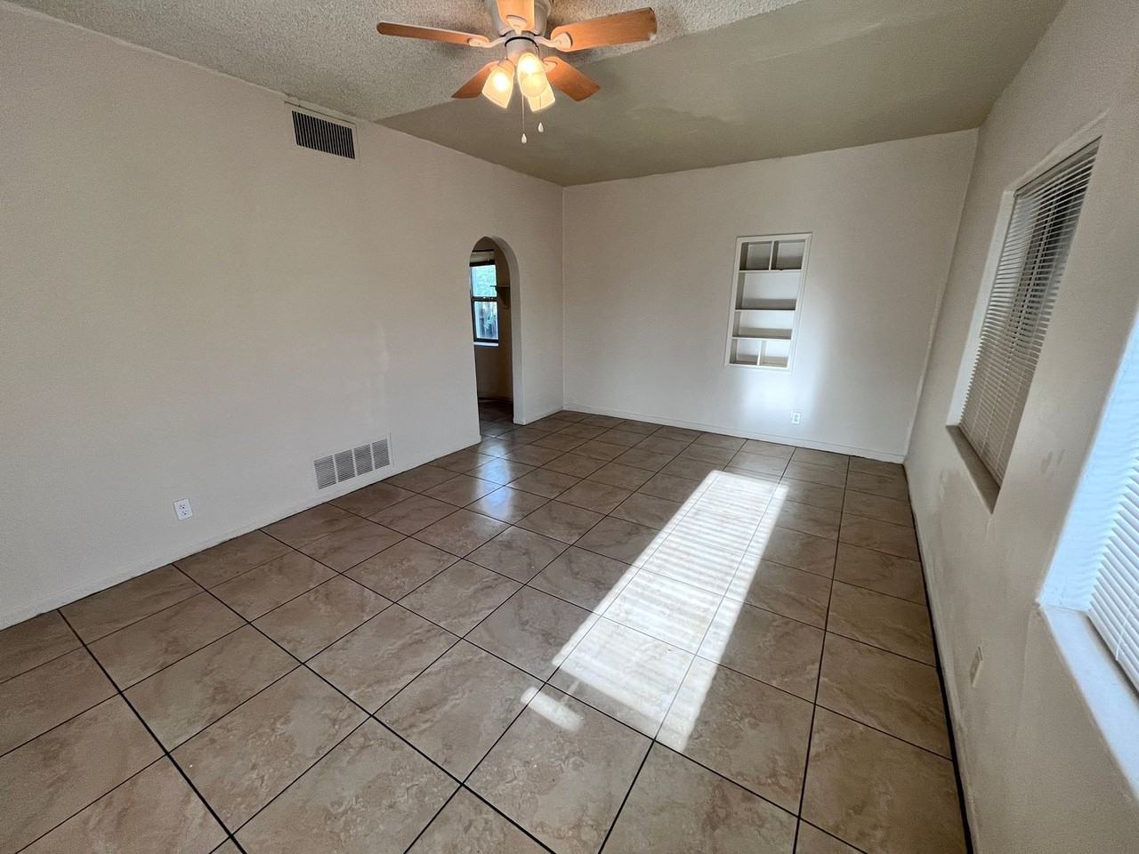 3706 E Fairmount Street - Photo 5 of 27