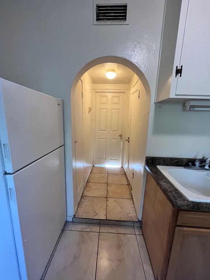3706 E Fairmount Street - Photo 7 of 27