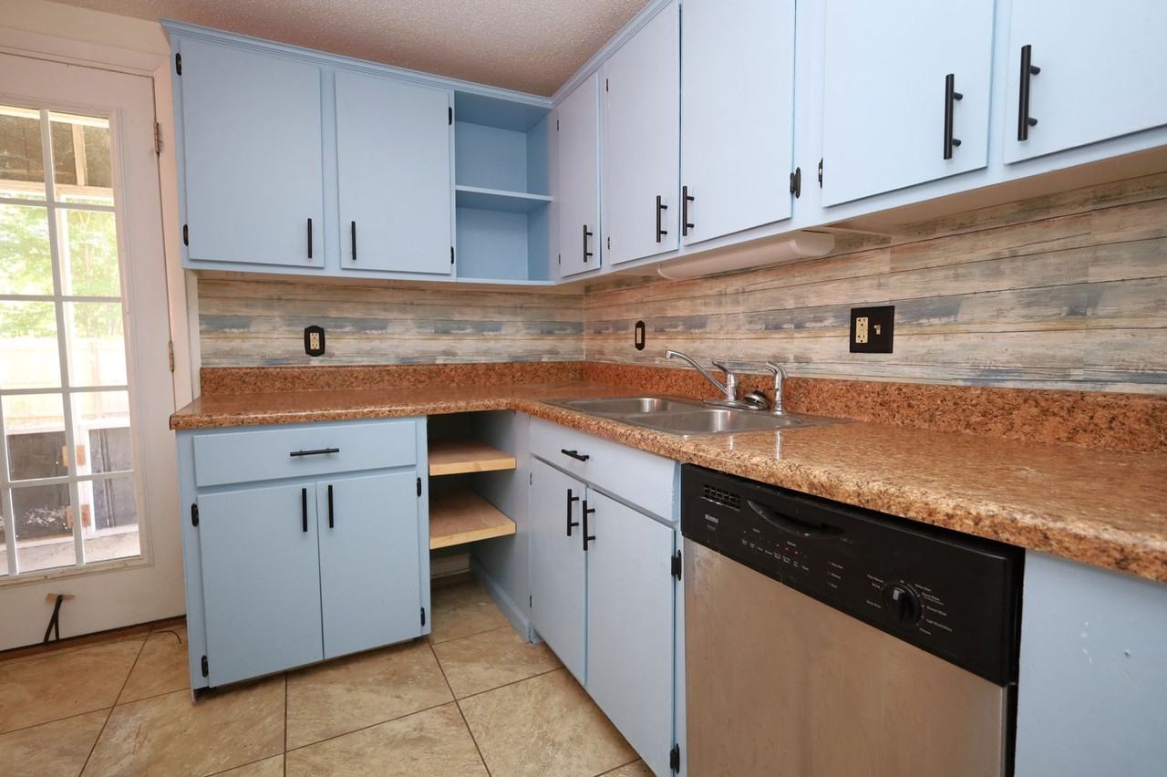 5023 Cedar St - Photo 5 of 13