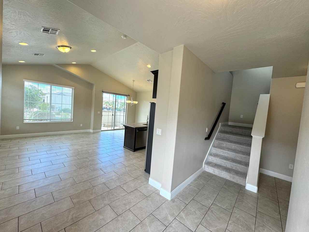 1934 E Vacation Ln - Photo 6 of 36