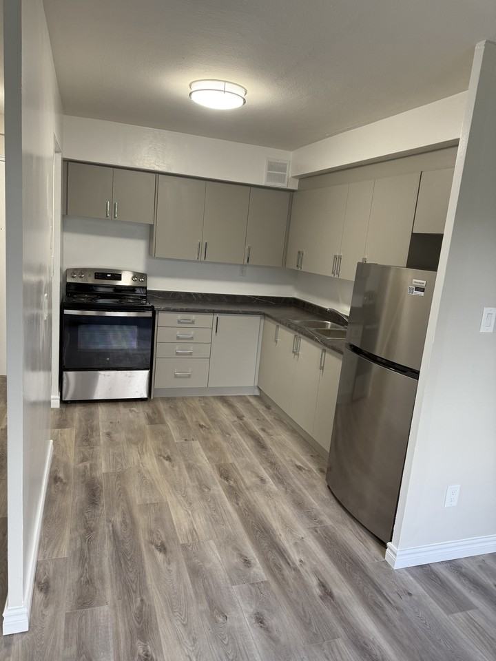 2808 Keele Street Apartments - Photo 3 of 18