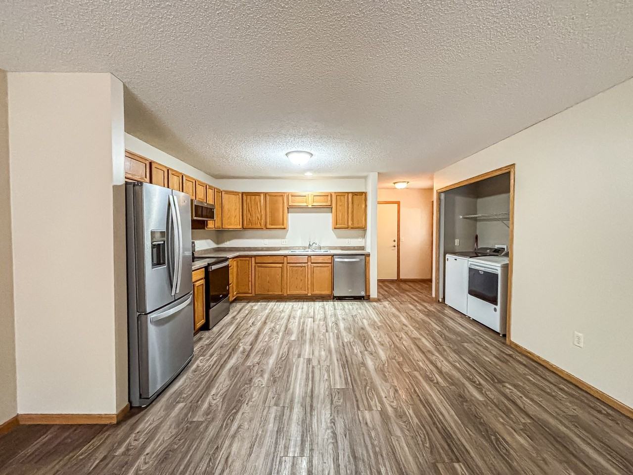 1627 Gunston Dr Apt D - Photo 2 of 12