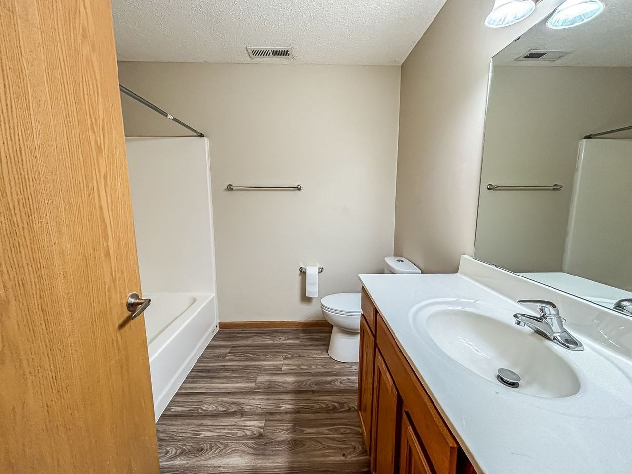 1627 Gunston Dr Apt D - Photo 5 of 12