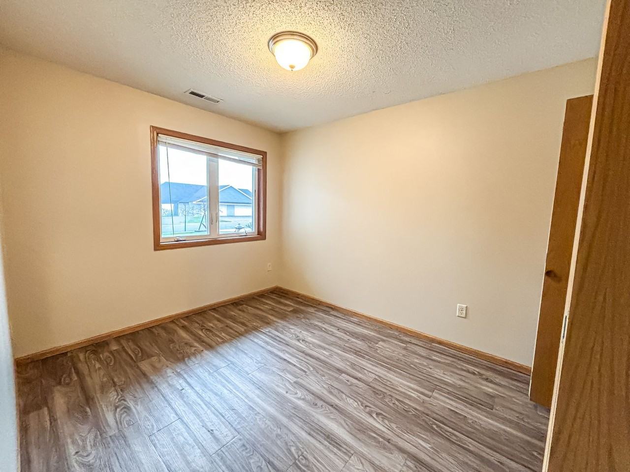 1627 Gunston Dr Apt D - Photo 6 of 12