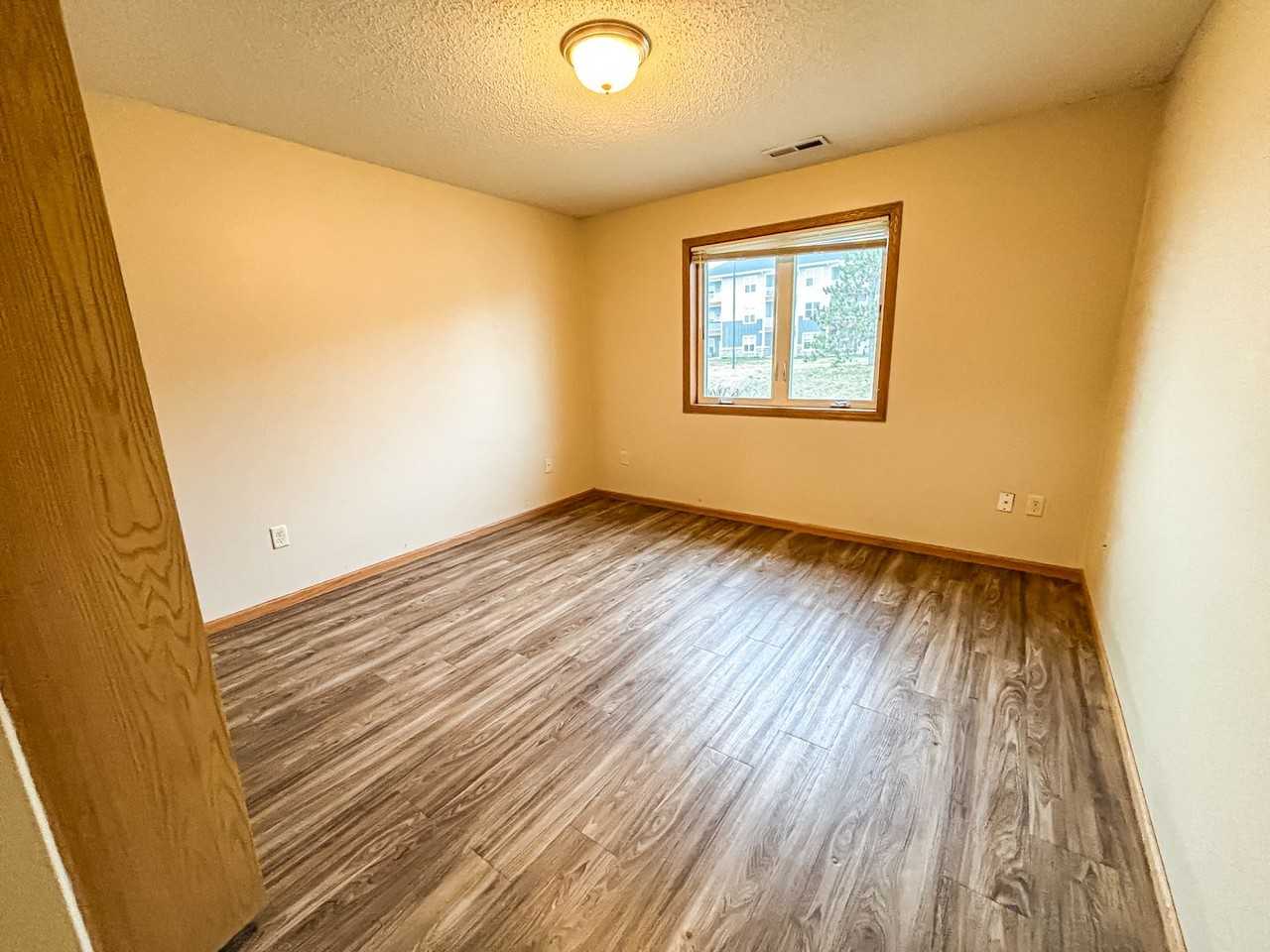 1627 Gunston Dr Apt D - Photo 7 of 12