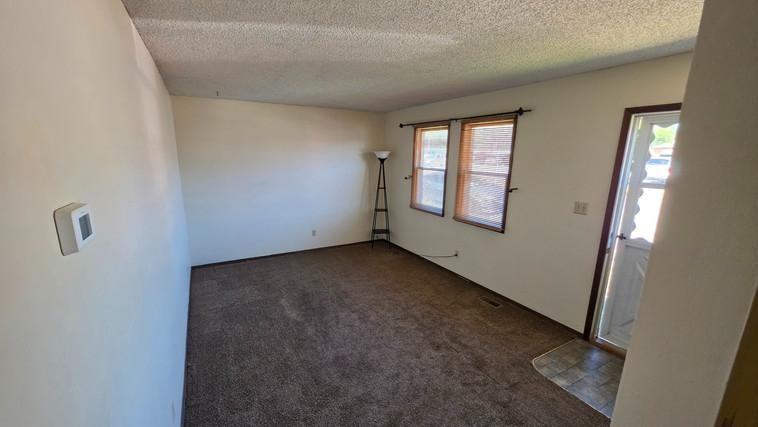 203 W 6th Ave - Photo 2 of 5