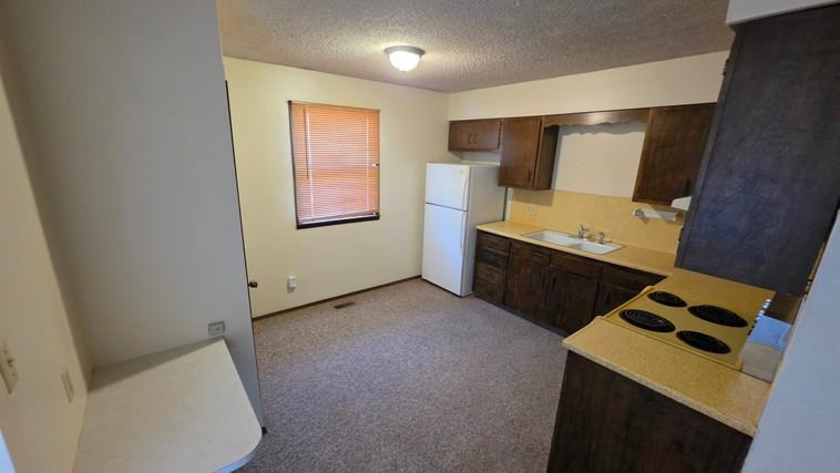 203 W 6th Ave - Photo 3 of 5