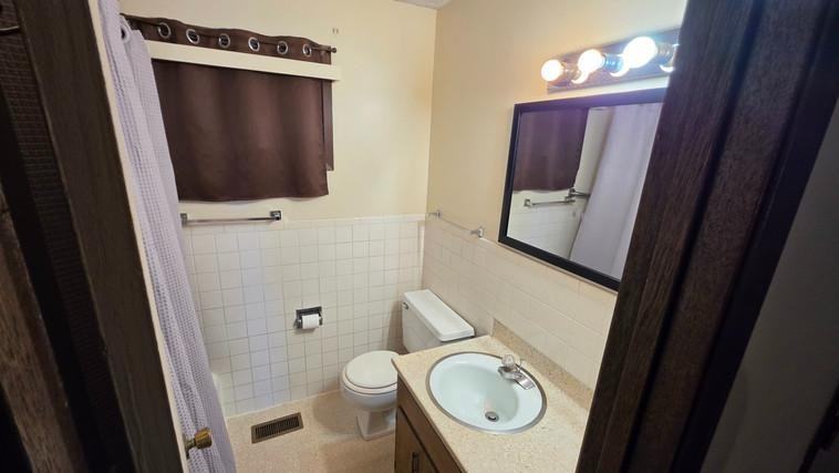 203 W 6th Ave - Photo 4 of 5