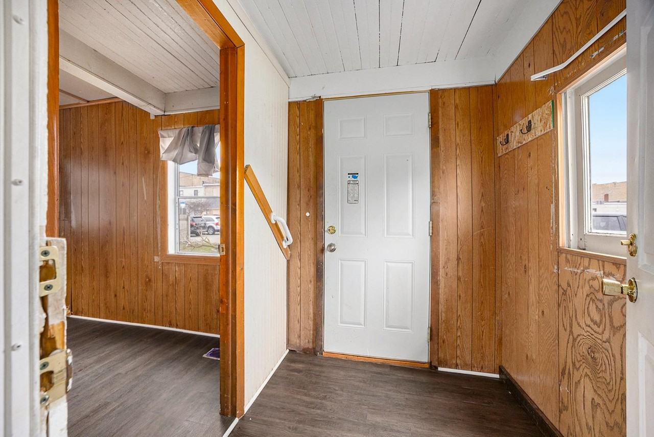 121 S Clay St - Photo 3 of 20