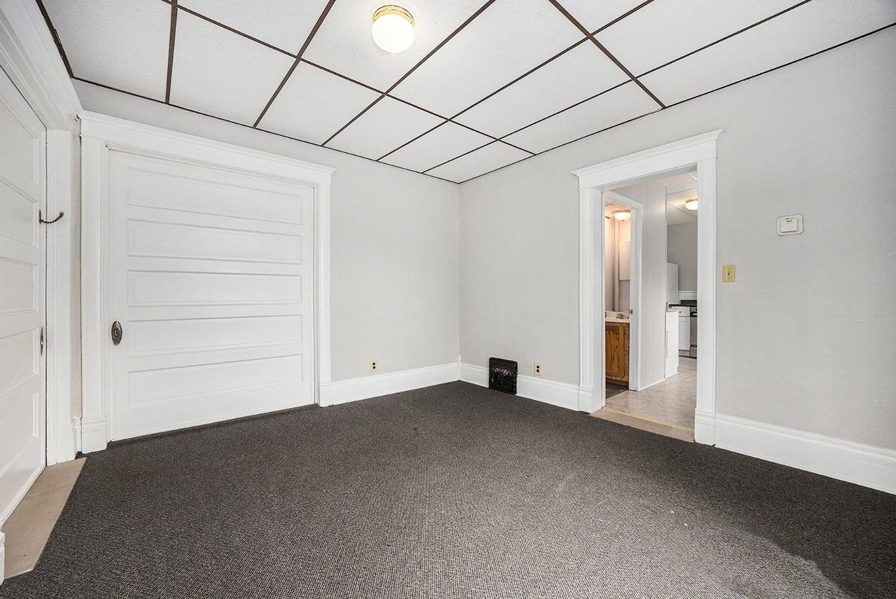 121 S Clay St - Photo 5 of 20