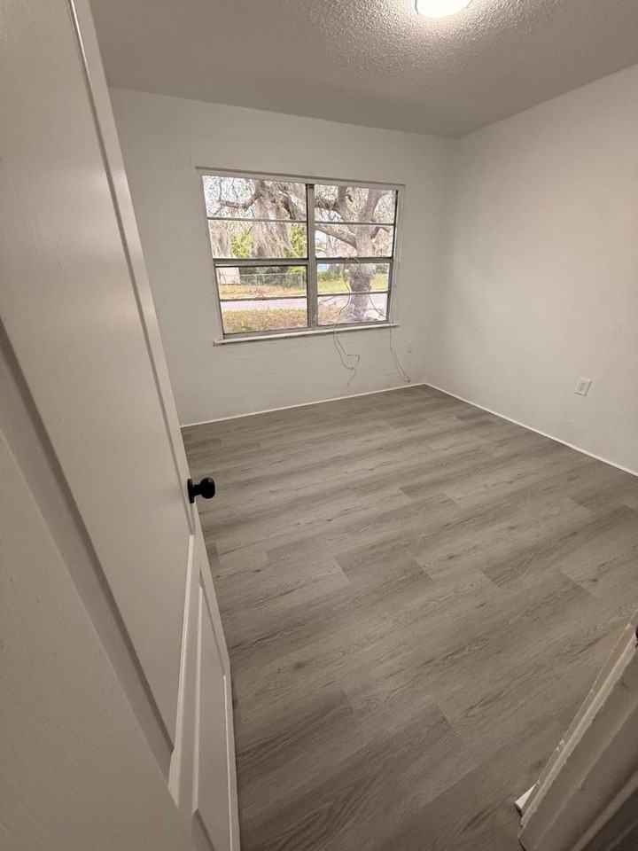 2407 6th St NE #2 - Photo 3 of 8