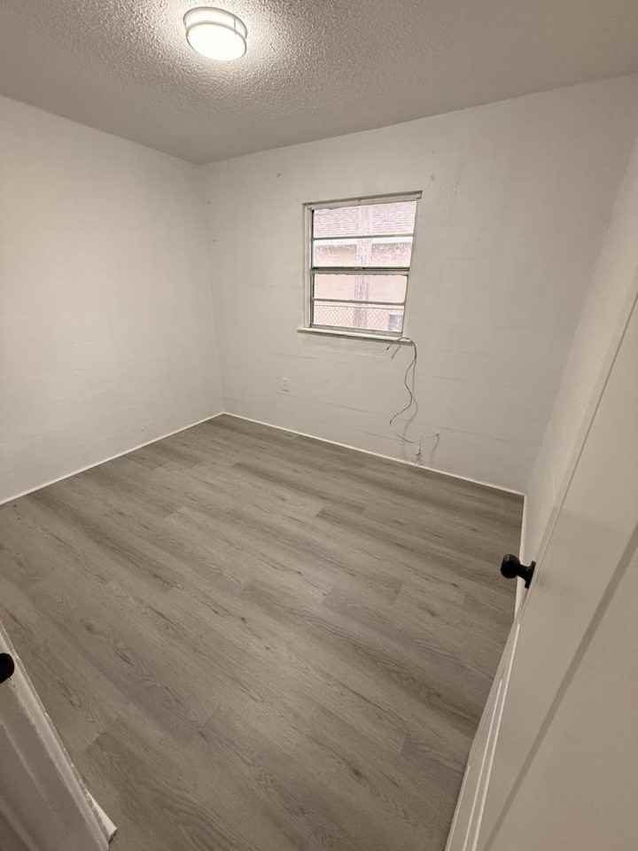 2407 6th St NE #2 - Photo 4 of 8