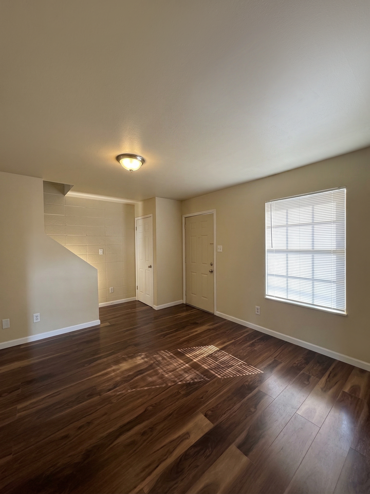 411 Hudson St #411 - Photo 2 of 12