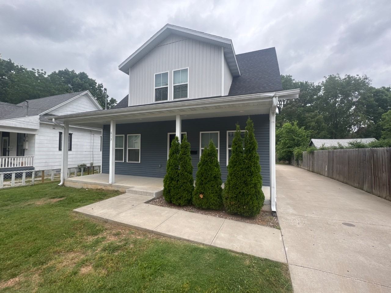 613 W Harrison St - Photo 2 of 18