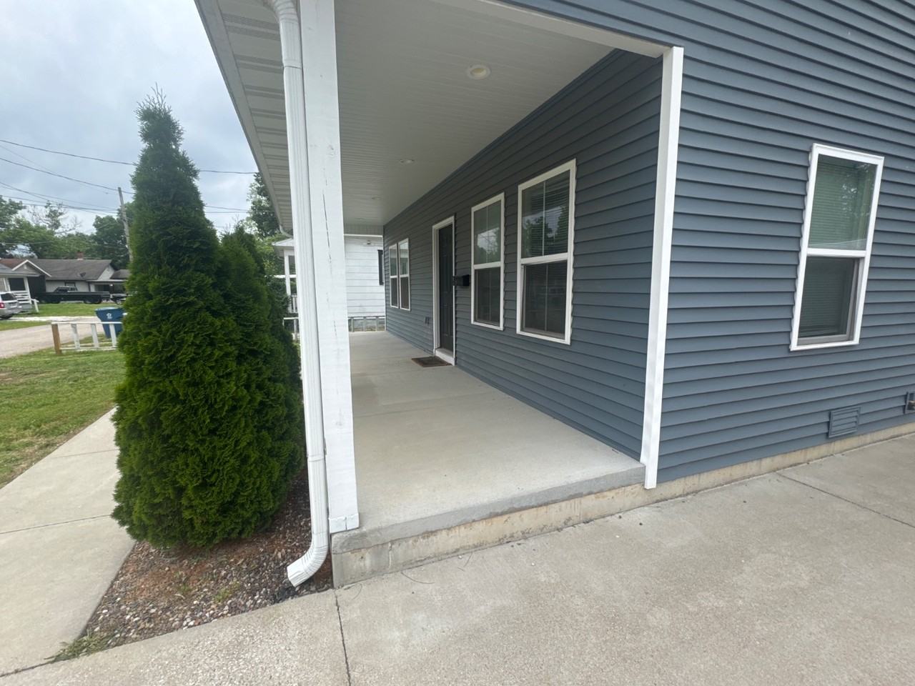 613 W Harrison St - Photo 3 of 18