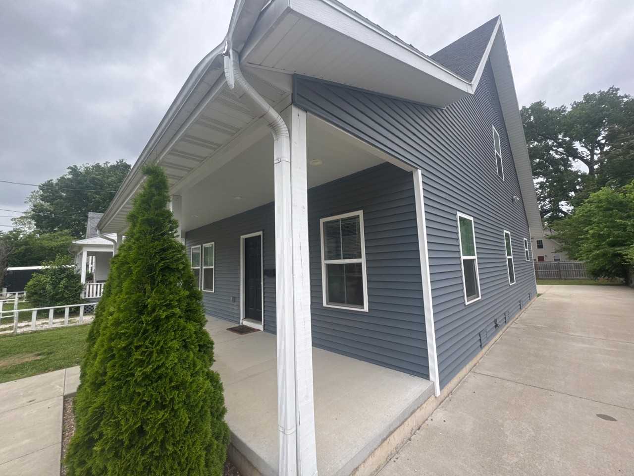 613 W Harrison St - Photo 4 of 18