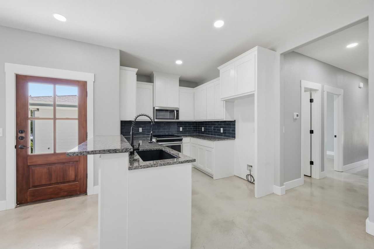 1309/1311 South 5th Avenue, Denison, TX 75021 - 1311 #1311 - Photo 4 of 22