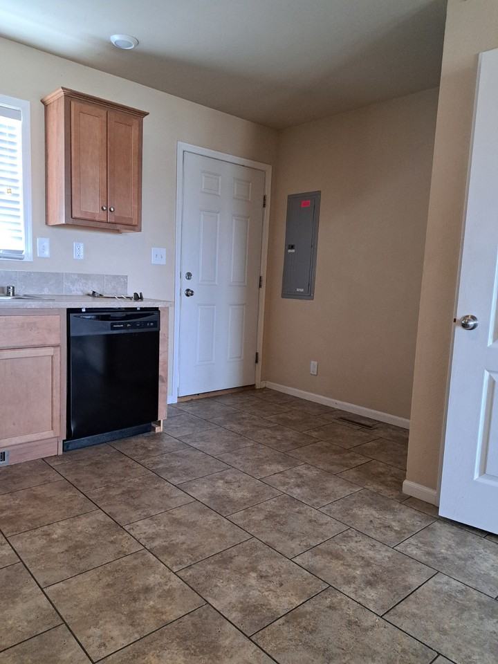 418 Roxy Ln #4 - Photo 6 of 19