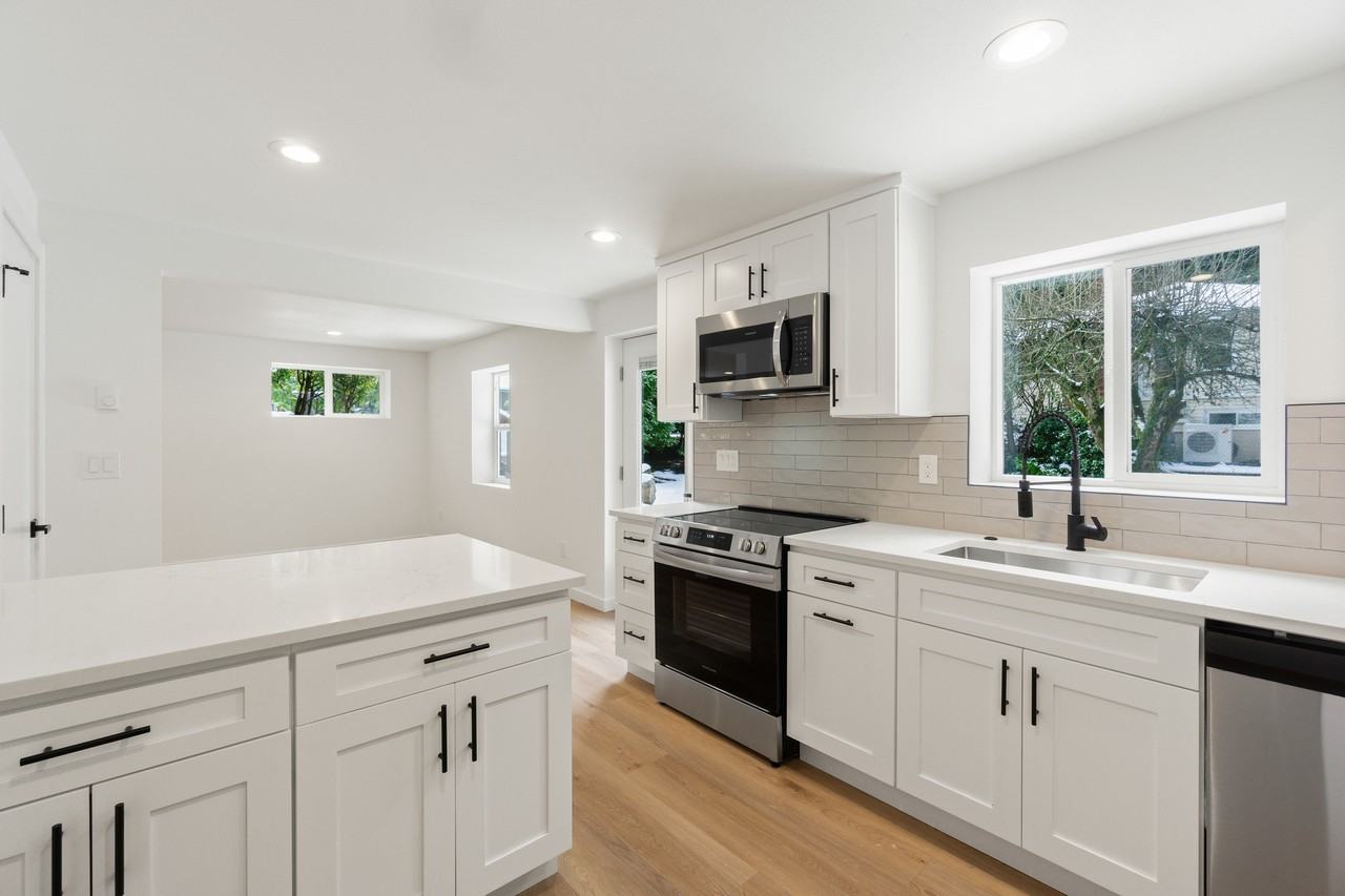 326 Ne 125th St #2 - Photo 3 of 21