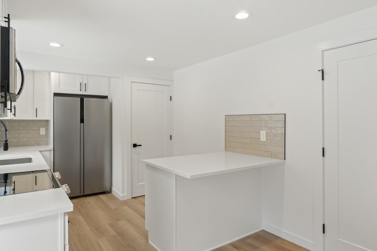 326 Ne 125th St #2 - Photo 4 of 21