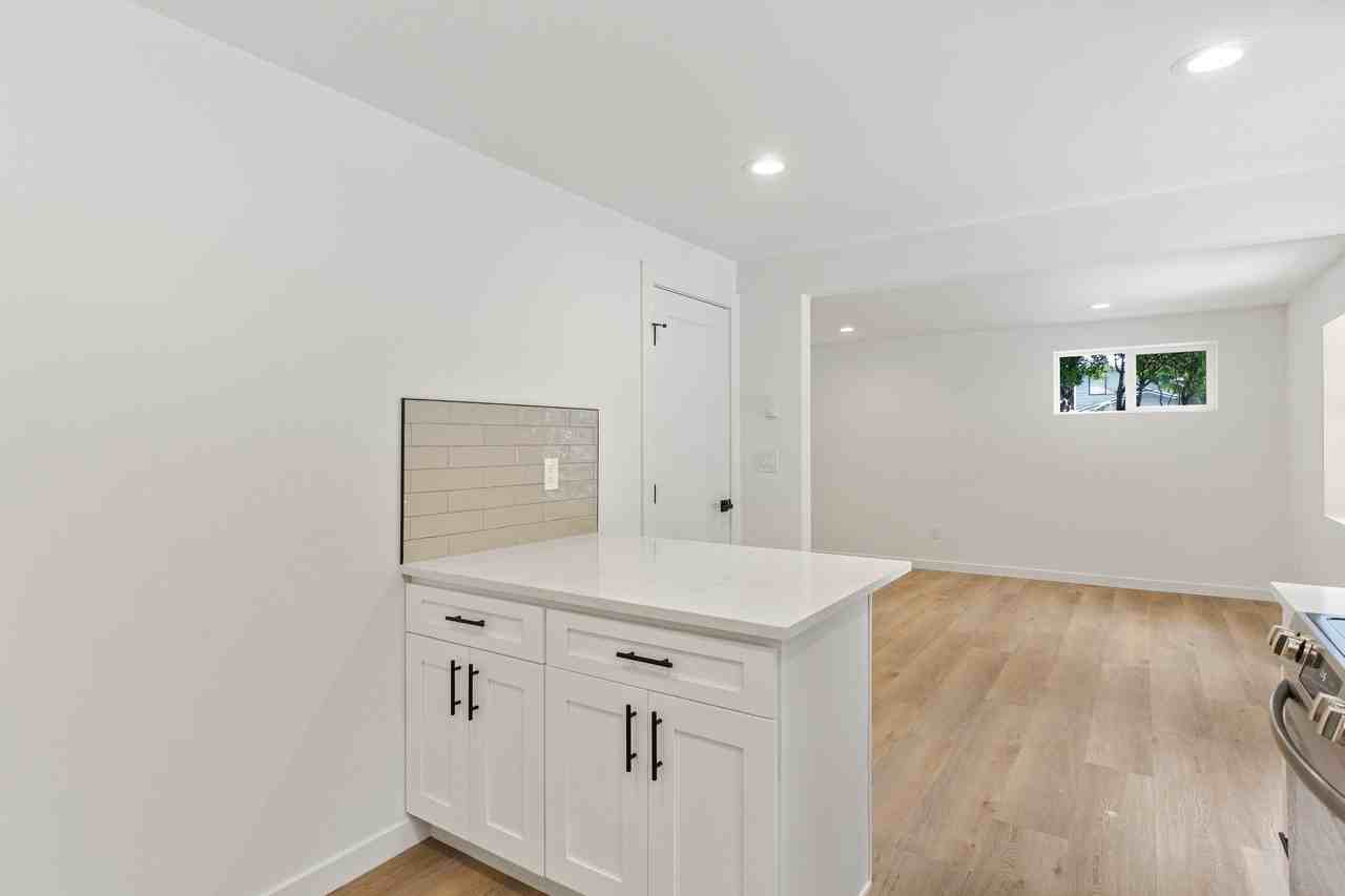 326 Ne 125th St #2 - Photo 5 of 21