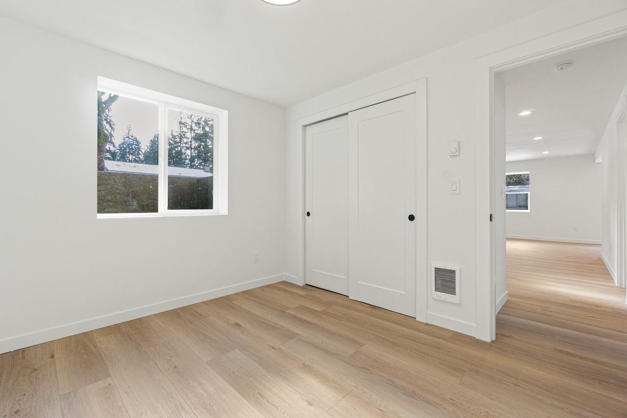 326 Ne 125th St #2 - Photo 7 of 21