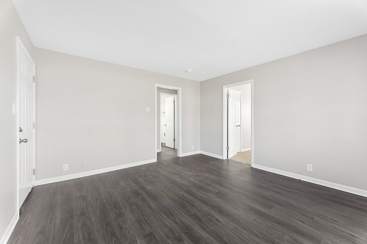 19162 Beech Daly Rd #2UPG - Photo 6 of 10