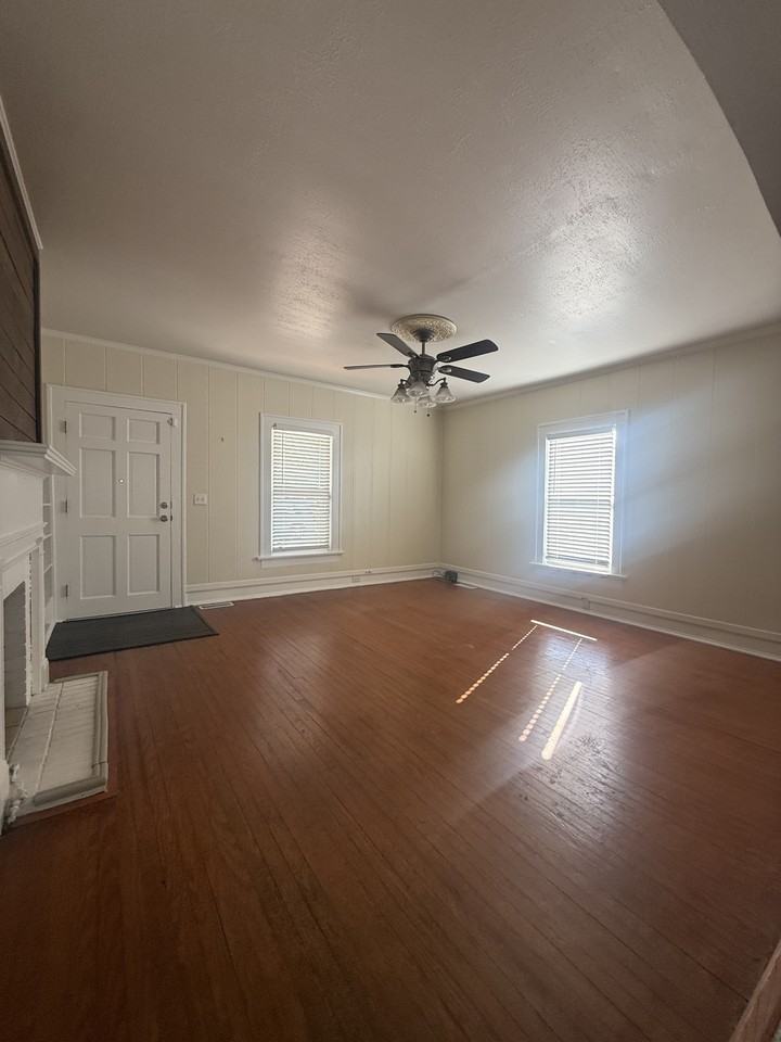 303 W Parrish Dr #1 - Photo 3 of 18