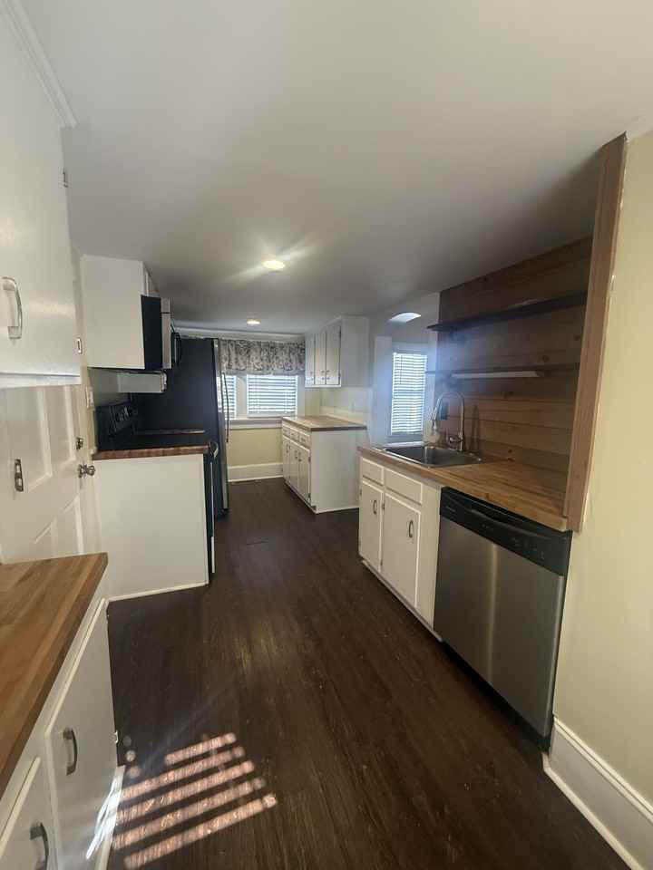 303 W Parrish Dr #1 - Photo 7 of 18