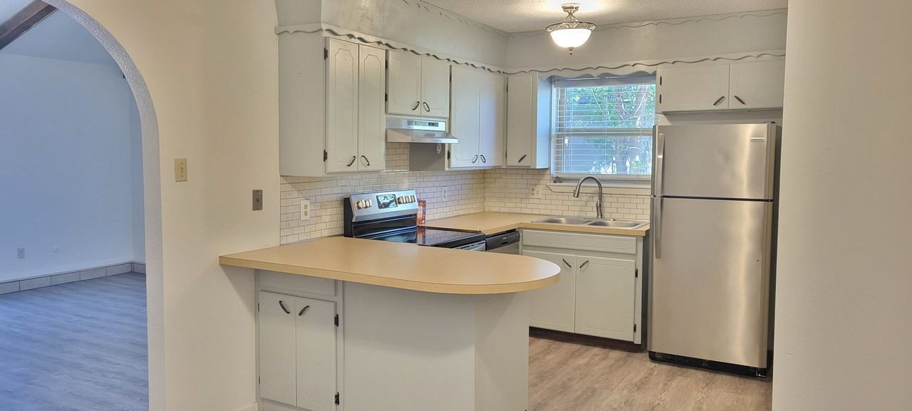 524 Merrill Dr - Photo 4 of 23