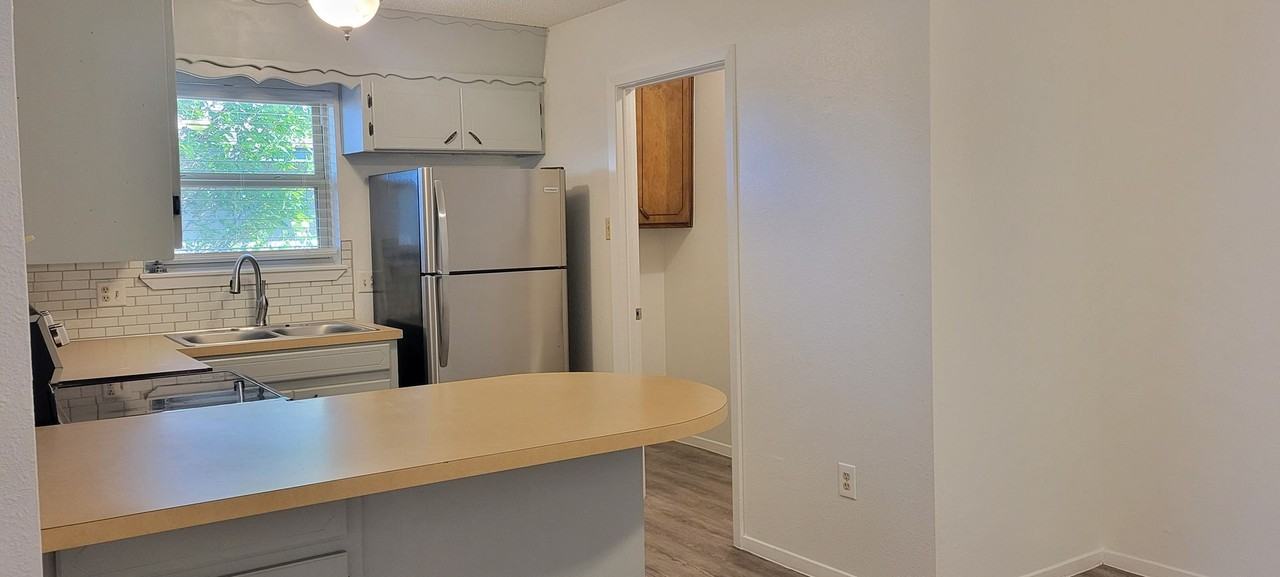 524 Merrill Dr - Photo 6 of 23