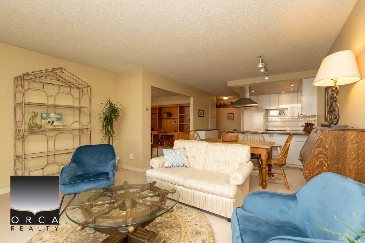 1995 Beach Ave - Photo 3 of 20