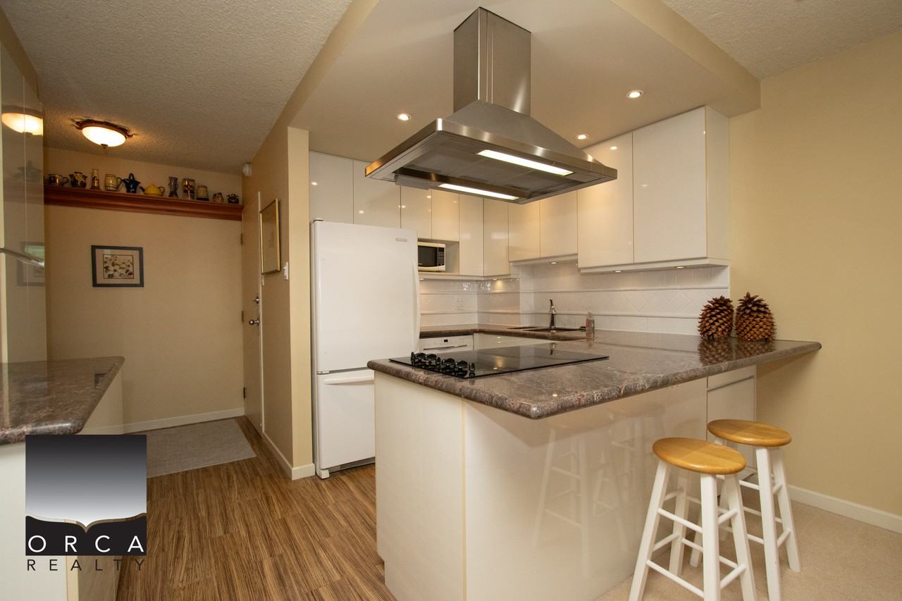 1995 Beach Ave - Photo 7 of 20