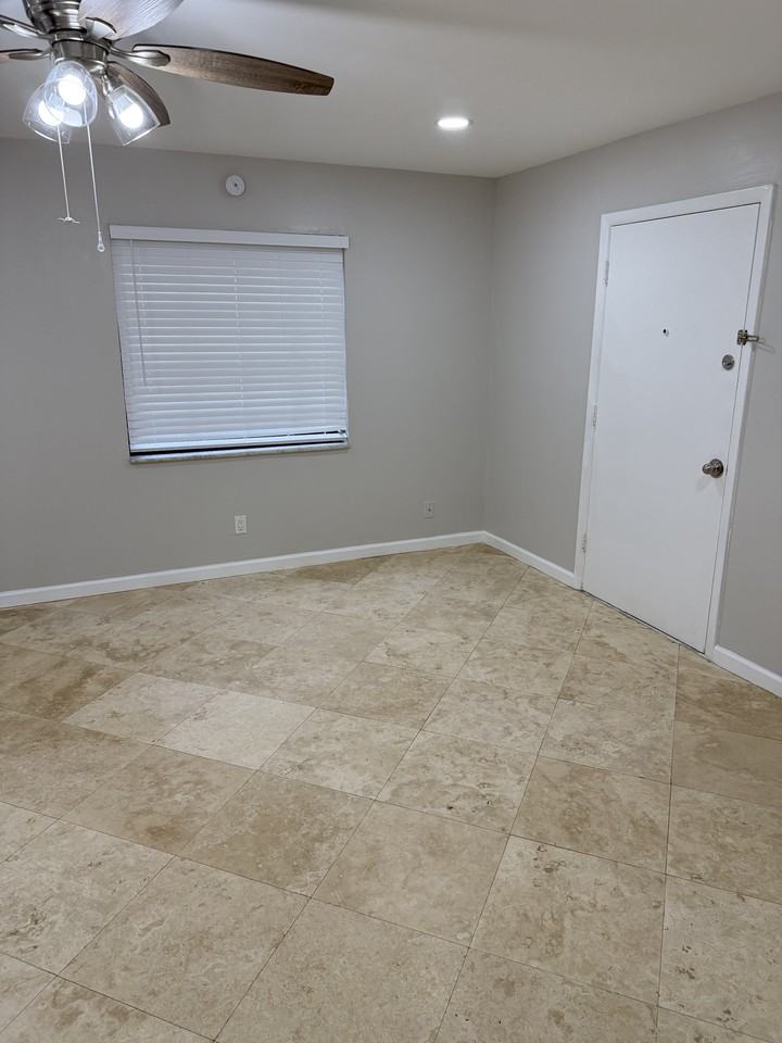 921 NE 16TH STUnit 3 #3 - Photo 2 of 9