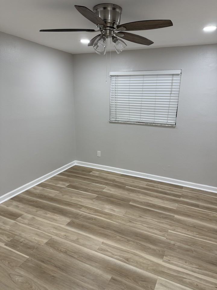 921 NE 16TH STUnit 3 #3 - Photo 4 of 9