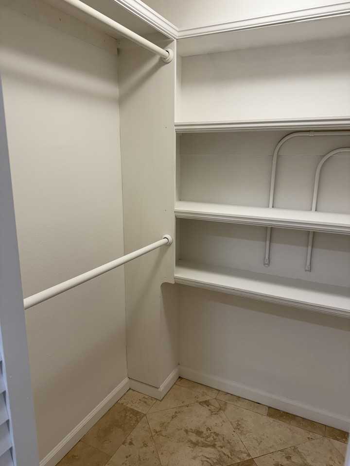 921 NE 16TH STUnit 3 #3 - Photo 6 of 9