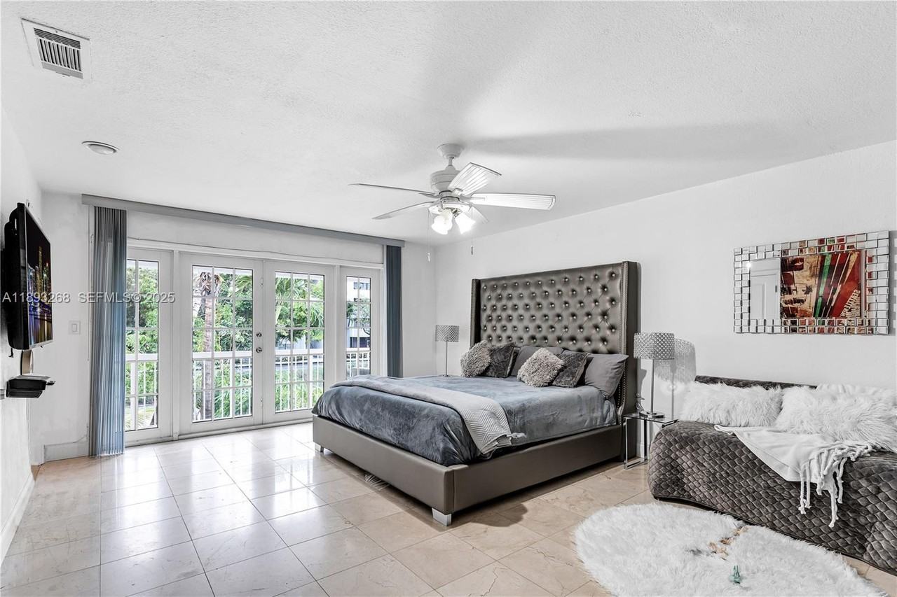 8909 Southwest 108th Street - Photo 3 of 28