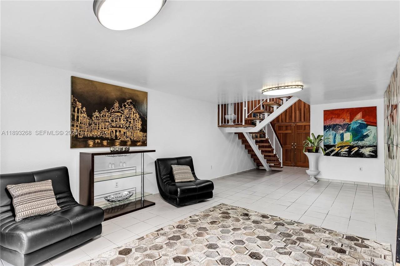 8909 Southwest 108th Street - Photo 5 of 28