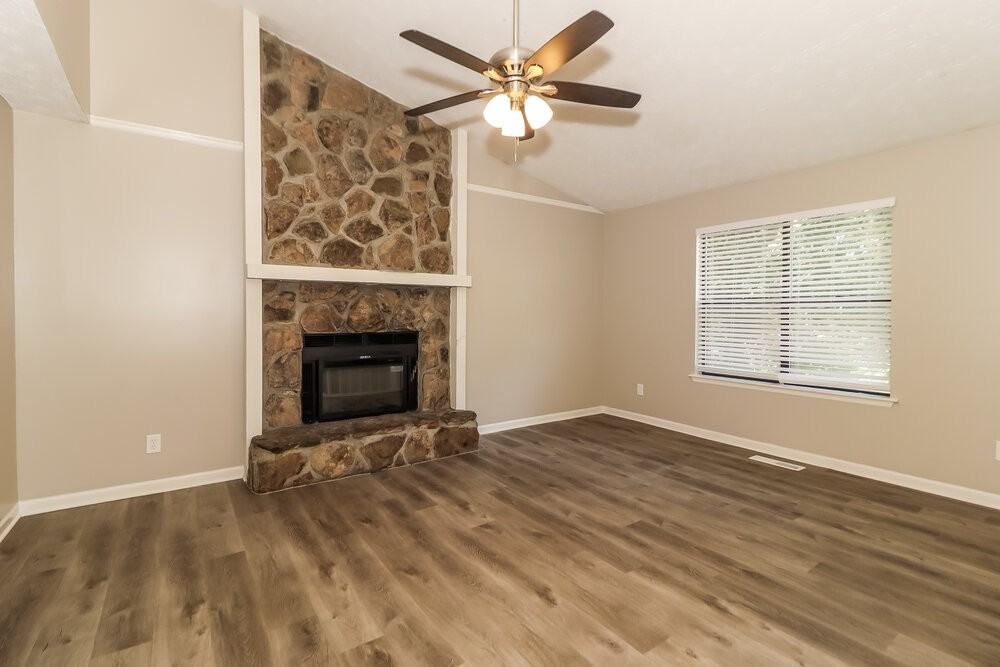 3824 Princess Ct - Photo 5 of 17