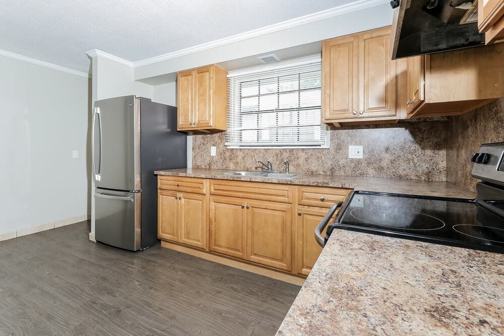 1496 W 31st St - Photo 7 of 16