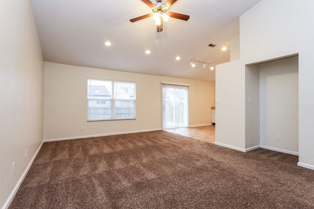 5309 Waterton Lakes Dr - Photo 2 of 15