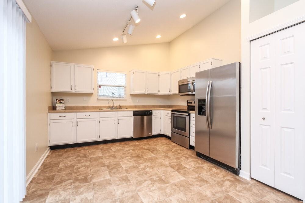 5309 Waterton Lakes Dr - Photo 4 of 15